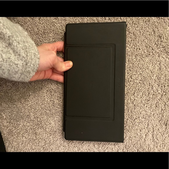 ZAGG Wireless keyboard and Protective Case - Picture 7 of 10